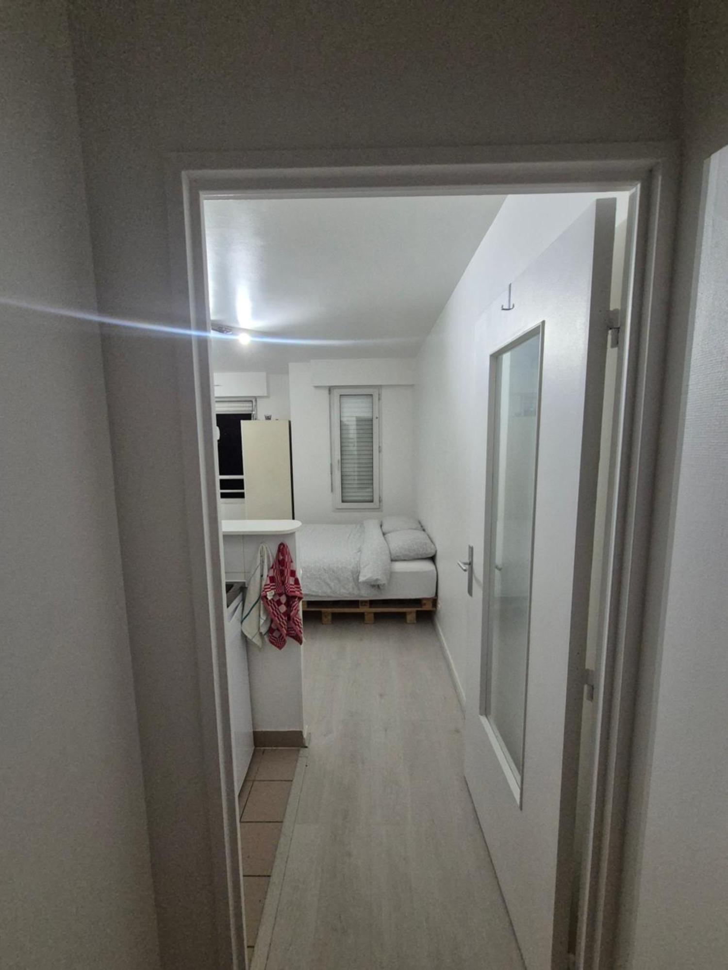 Studio A Suresnes Kamer foto